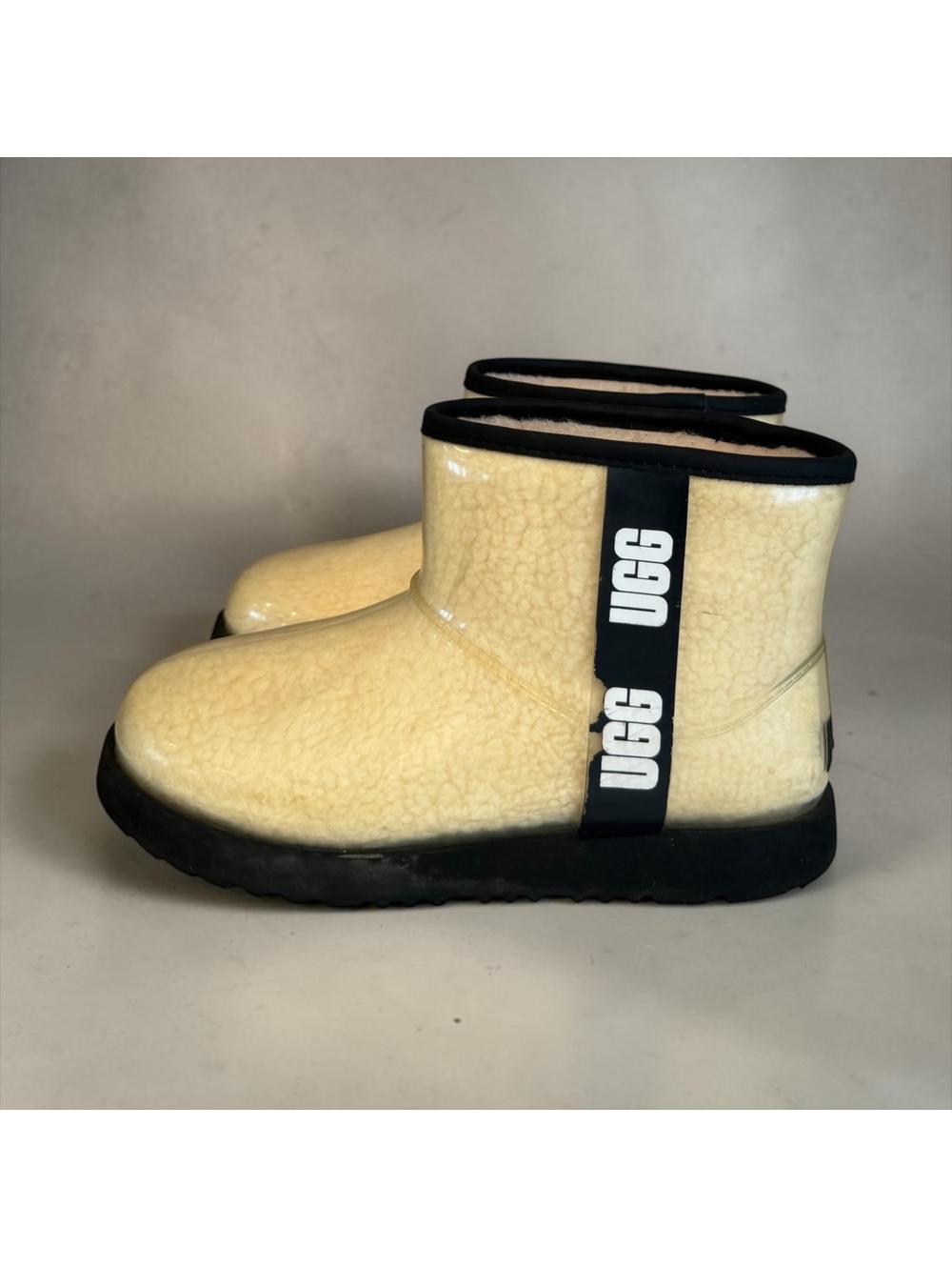 UGG Classic Clear Mini II Boot Natural / Black – Women’s Size 6